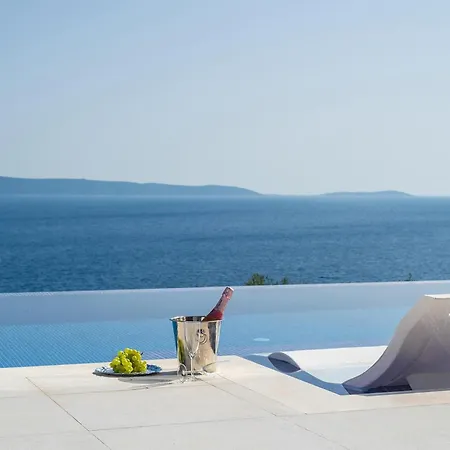 Julian Hotel 3*